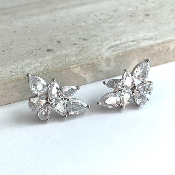 NEW~ Anthropologie Shashi Petite Fallen Leaf Stud Earrings - Picture 1 of 10